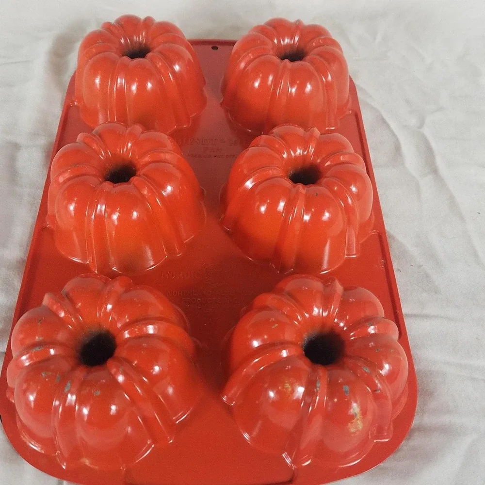 Nordic Ware Mini Fluted Cake Bundt-lette Pan 6 Cavity Red Cast Aluminum  Good